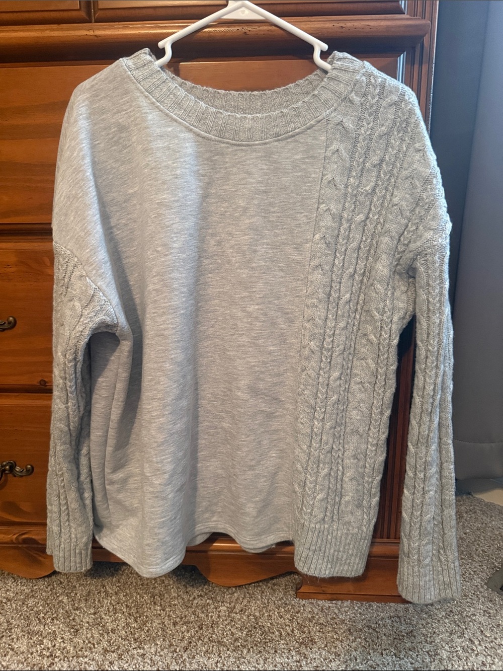 Time and Tru Light Gray Cable-Panel Crew Neck Sweater